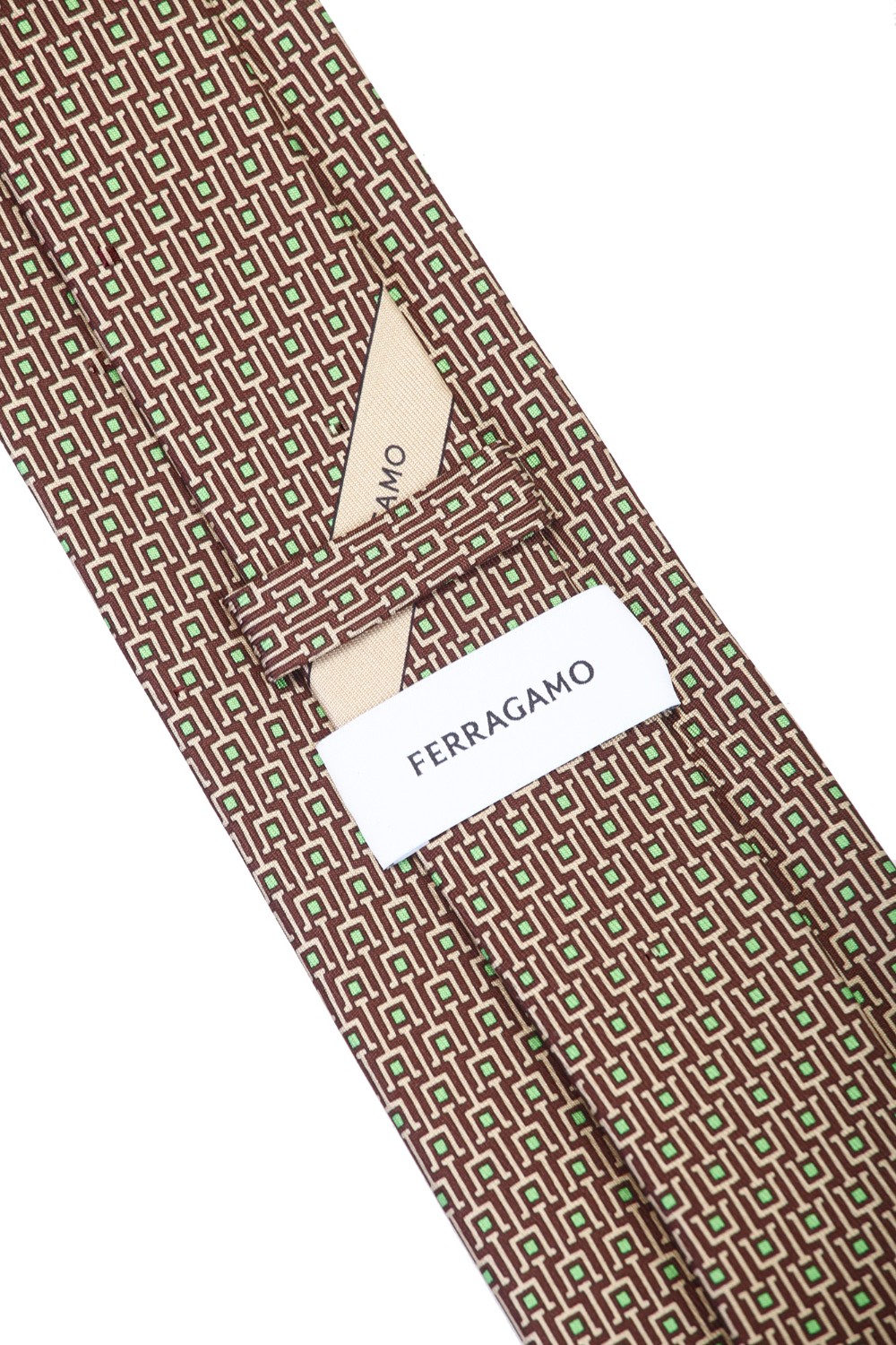 shop SALVATORE FERRAGAMO  Cravatta: Salvatore Ferragamo cravatta in twill di pura seta decorata da una stampa grafica.
Fondo a 8 cm.
Composizione: 100% seta.
Fabbricato in Italia.. 350880 SCALA-005 number 9486411
